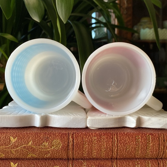 Pair of Fire King Gingham Plaid Anchor Hocking Blue + Red Milk Glass Mugs VTG - Picture 8 of 12